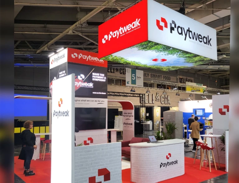 Stand modulaire avec enseigne en mur vidéo