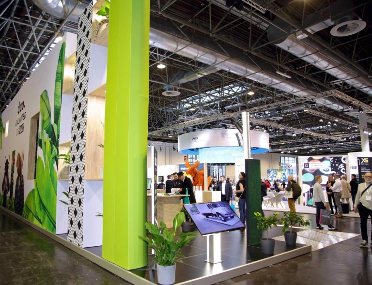 Stand sur cloison haute personnalisé